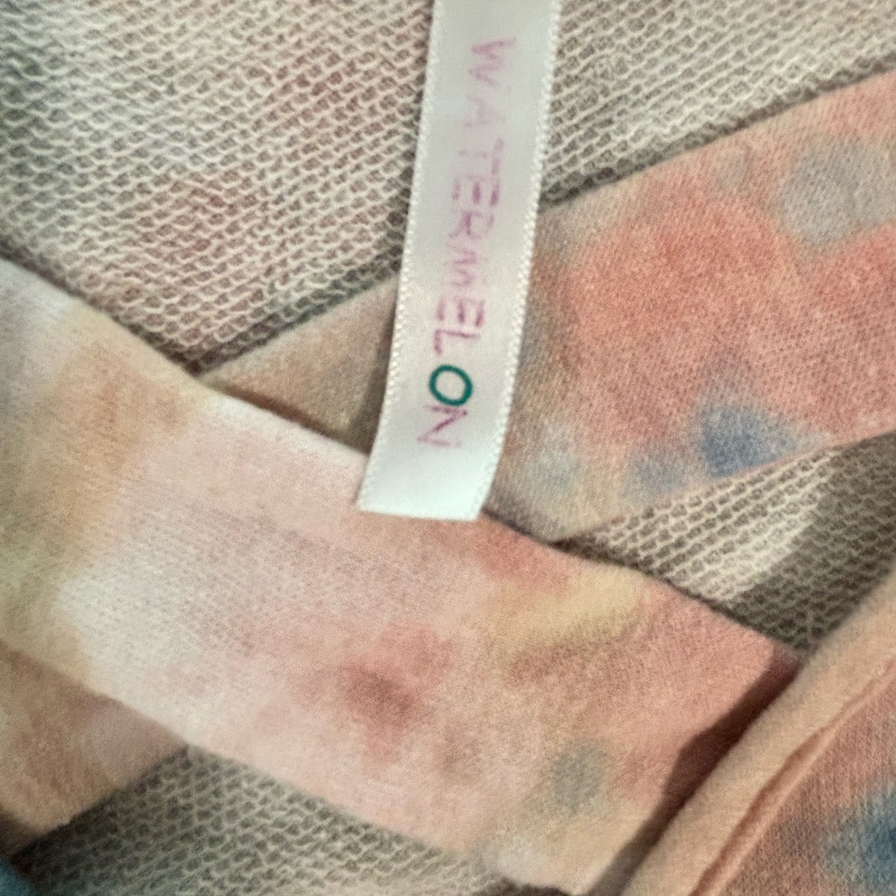 ππ Long sleeve criss-cross top in Tye-Dye print. Size small - Picture 3 of 4